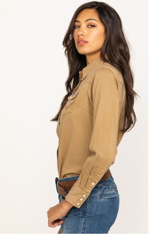 Wrangler Women's Solid Long Sleeve Snap Western Shirt