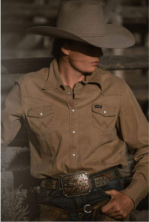 Wrangler Women's Solid Long Sleeve Snap Western Shirt