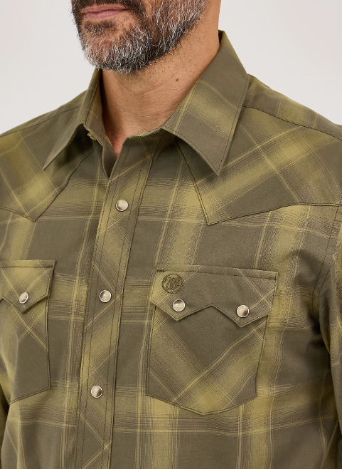 Men's Wrangler Retro® Long Sleeve Sawtooth Snap Pocket Western Shirt
